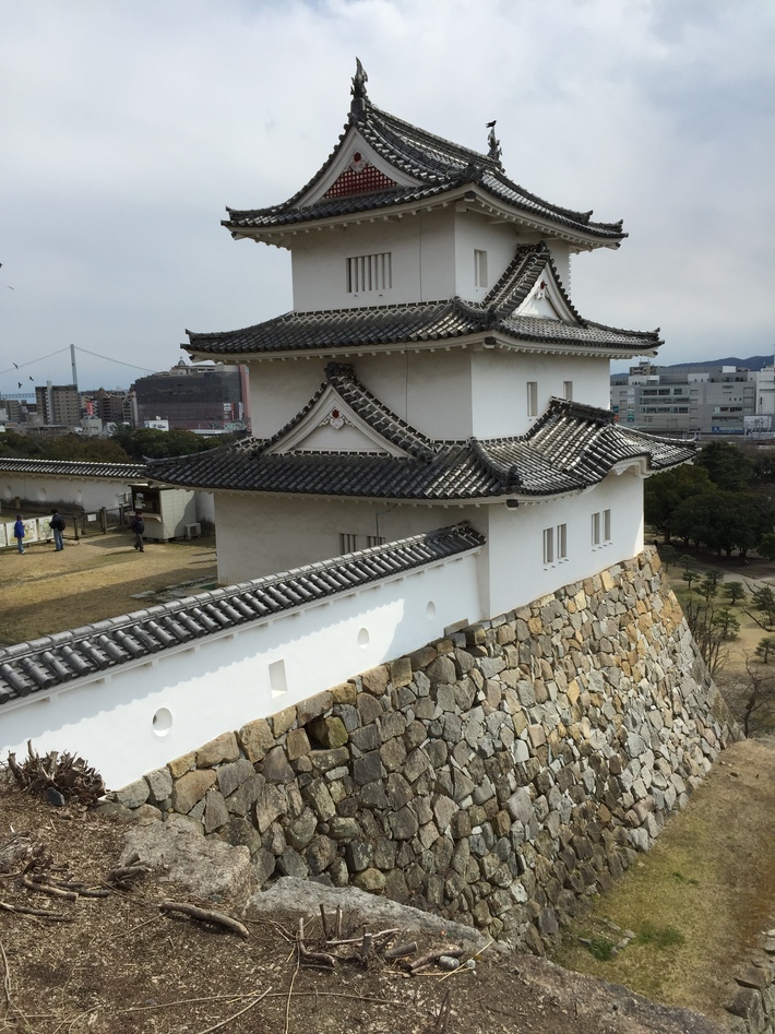 明石城（兵庫県明石市）の詳細情報・周辺観光｜ニッポン城めぐり−位置