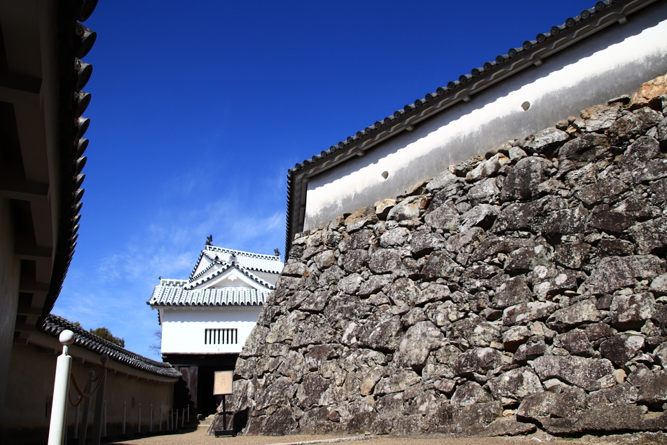 姫路城（兵庫県姫路市）の詳細情報・周辺観光｜ニッポン城めぐり−位置