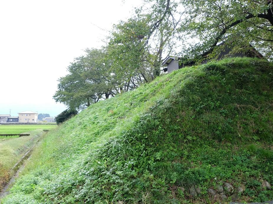 若栗城