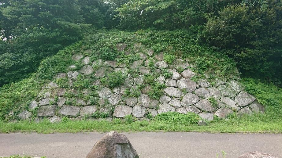 亀丘城