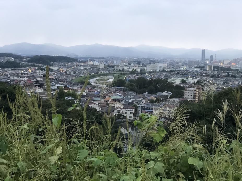 平山季重居館