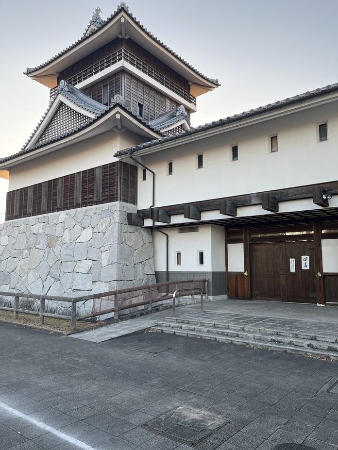 由佐城